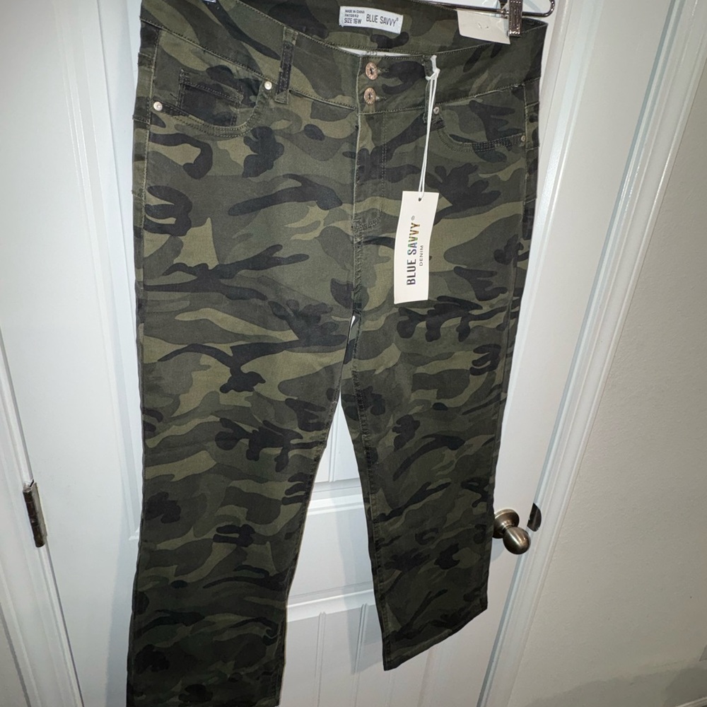 Camouflage Straight-Leg Pants - Picture 3 of 10